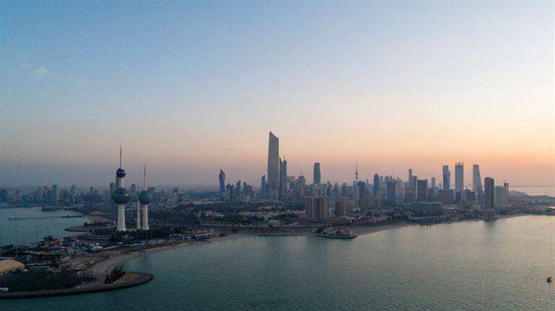 الحكومة الكويتية تغلق المنافذ البرية والبحرية للبلاد