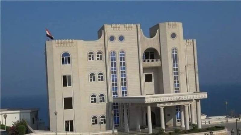 إسقاط طائرة مسيرة فوق قصر معاشيق بعدن