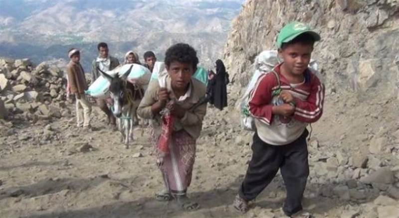 مليشيات الحوثي تغلق كافة مداخل تعز الفرعية وتطبق الحصار على السكان