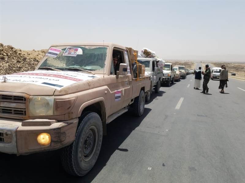 ابناء محافظة إب يسيرون قافلة غذائية للجيش في جبهتي الكسارة والبلق بمأرب