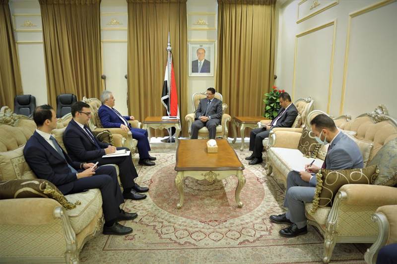 وزير الخارجية يلتقي السفير التركي لدى اليمن ويوجه رسائل مهمة لتركيا