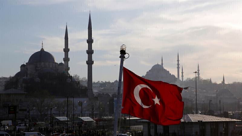 تركيا تعلن إغلاقا جزئيا في رمضان