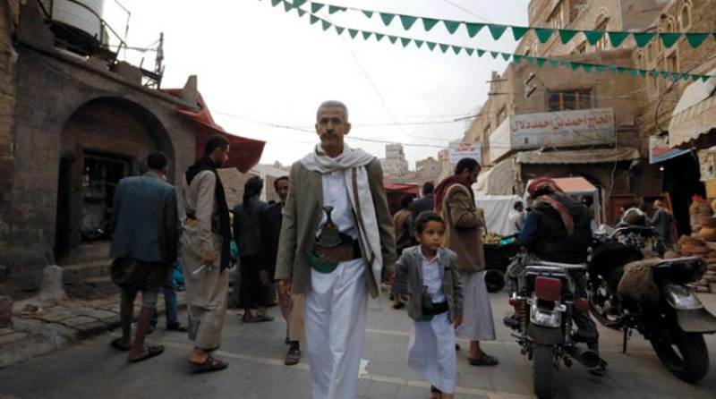 مسنون في صنعاء يعولون أحفادهم بعد مقتل الآباء في صفوف الحوثيين