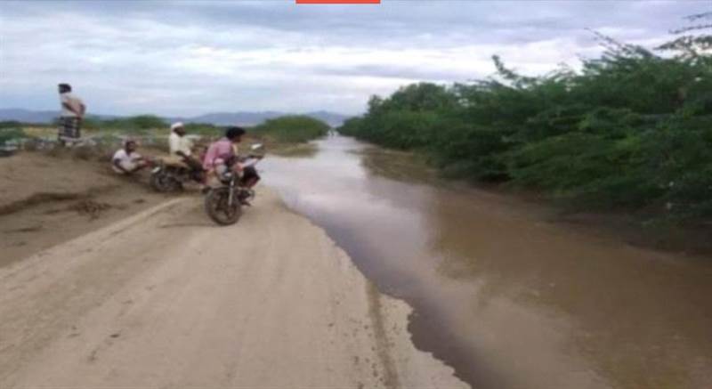 Şiddetli yağmur, Aden ve Hadramevt’i  bağlayan uluslararası yolu kesiti