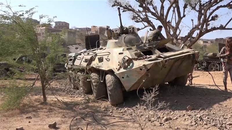 قوات الجيش تعلن كسر هجوما حوثيا وتكبّد المليشيات خسائر كبيرة