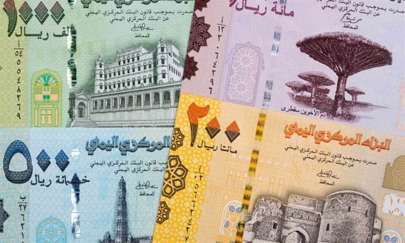 خبير اقتصادي: تبعات منع الحوثي التعامل بالعملة الجديدة "كارثية"