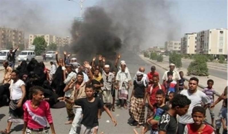Yemen’de yerel yönetimlerde aksayan hizmet halkı sokağa döktü