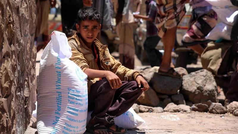 مساعدات اليمن.. بيئة معقدة وقيود تفاقم الأزمة