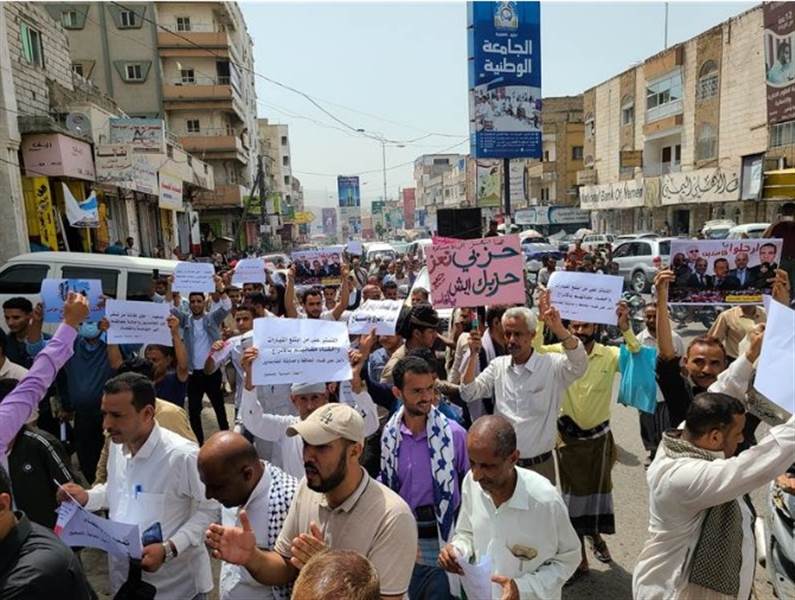 Taiz'de yolsuzluk ve yerel hizmetlerin aksamasına yönelik protestolar sürüyor