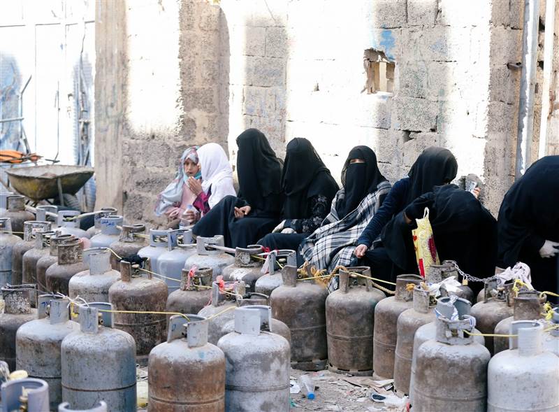 أزمة غاز خانقة في صنعاء وسعر الأسطوانة يتجاوز  14 ألف ريال