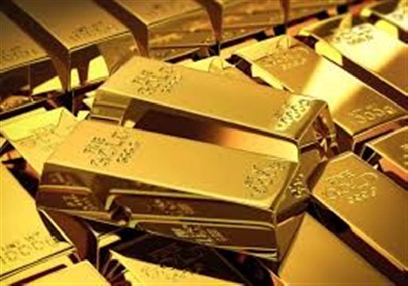 سعر الذهب يخترق حاجز الـ1800 دولار مع هبوط عوائد السندات الأمريكية