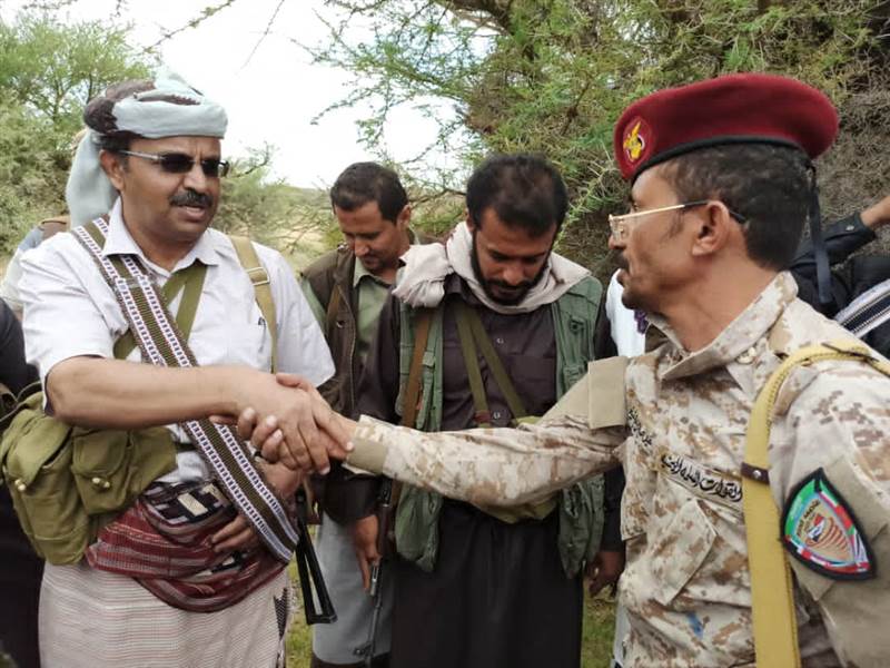 محافظ البيضاء يتفقد أوضاع المقاتلين ويوجه بتأمين مديرية الصومعة وتفعيل قسم الشرطة