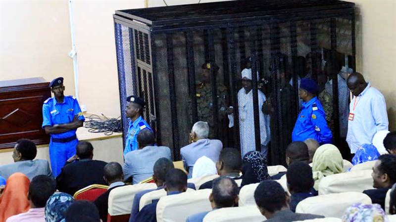 السودان يقرر تسليم البشير إلى المحكمة الجنائية الدولية