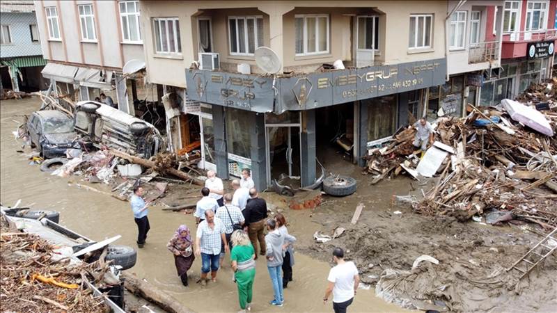 ارتفاع حصيلة ضحايا الفيضانات في تركيا إلى 31 شخصًا وأردوغان يتعهد بإعادة الإعمار