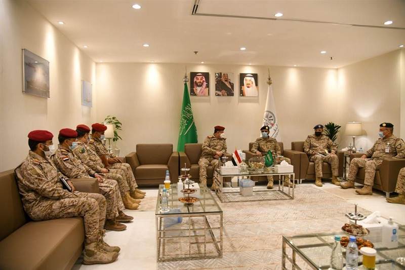 لقاء عسكري يمني سعودي رفيع يناقش سير العمليات العسكرية في مختلف الجبهات