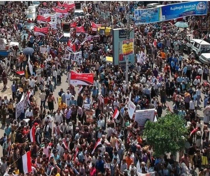 Taiz’de yolsuzluk karşıtı gösteriler devam ediyor