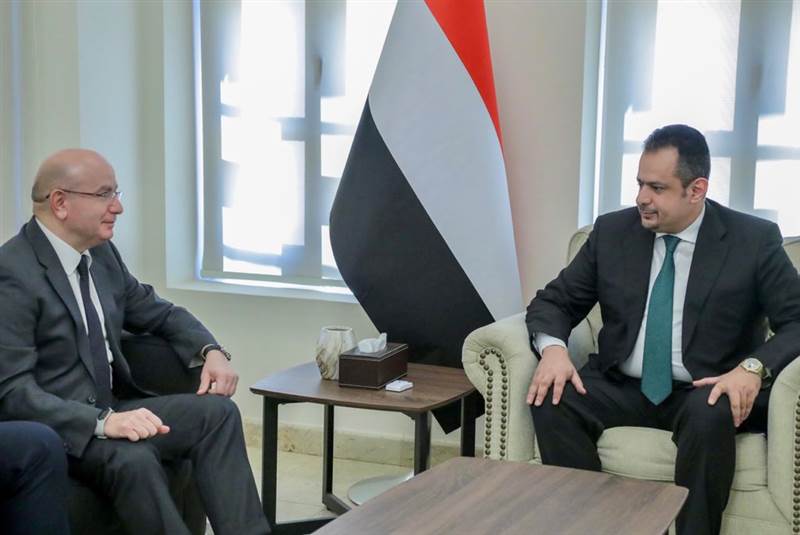 رئيس الوزراء يستقبل السفير التركي لدى اليمن ويبحث معه تعزيز العلاقة بين البلدين