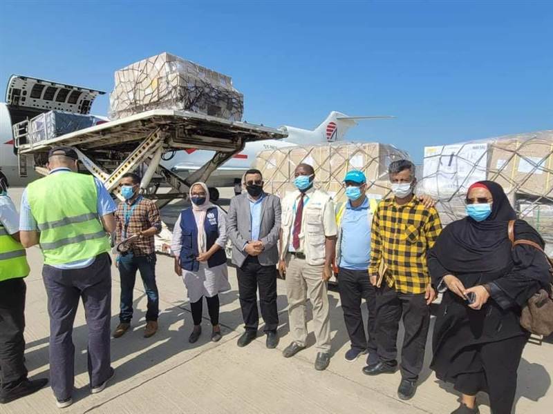 وزارة الصحة تتسلم الشحنة الثانية من لقاح استرازينيكا الواصلة إلى مطار عدن الدولي