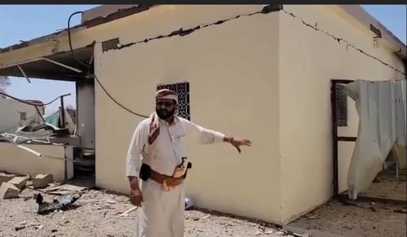 شاهد بالصور.. آثار القصف الحوثي الذي استهدف منزل محافظ مأرب اللواء سلطان العرادة