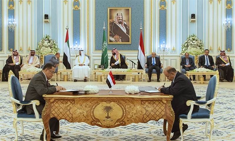 الحكومة تدعو لاستكمال اتفاق الرياض لمواجهة الخطر الذي يحدق بالجميع