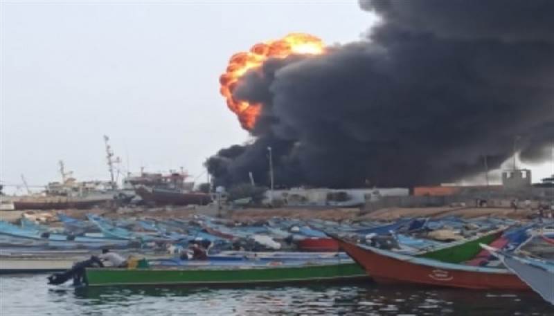 إصابة ثلاثة مواطنين جراء حريق التهم قوارب صيد في حضرموت