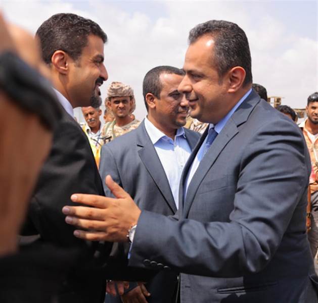 سياسيون: عودة رئيس الحكومة إلى عدن قبل استكمال اتفاق الرياض" إنقاذ للانتقالي"