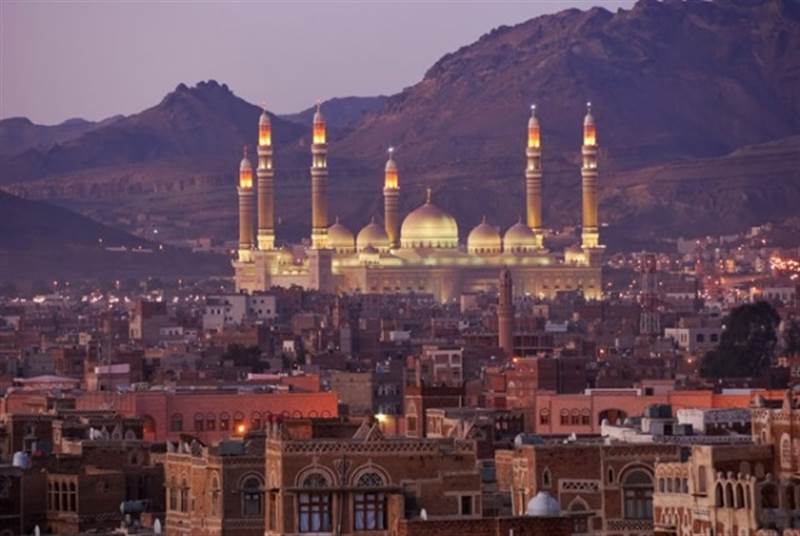 مسؤول حكومي يكشف حقيقة الحاكم الفعلي للعاصمة صنعاء