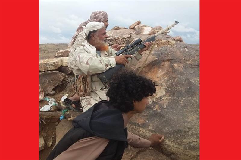 تعهد بقتال الحوثيين حتى الموت.. تعرف على الشيخ القبلي الذي قدم أبنه الرابع في جبهة العبدية