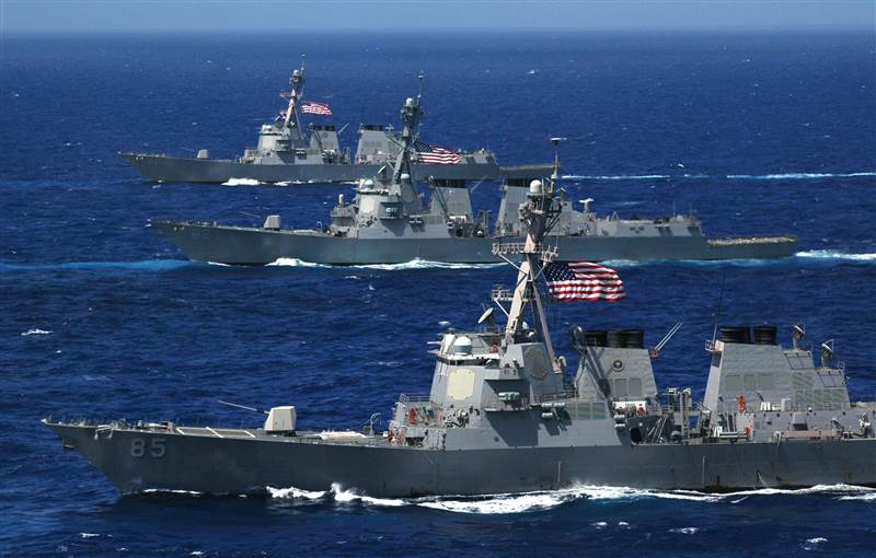 البحرية الأمريكية تعلن دخول كاسحات ألغام إلى البحر الأحمر للمرة الأولى منذ 7 سنوات