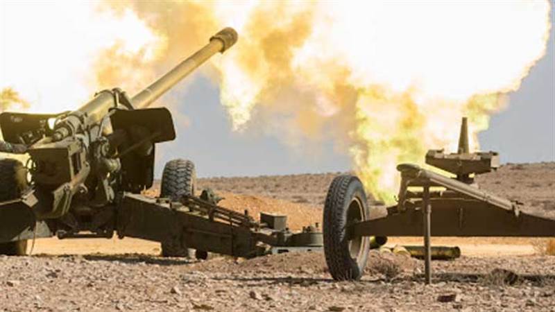 مدفعية الجيش الوطني تدك أوكار المليشيات الانقلابية جنوبي مأرب