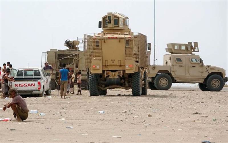 من لم ينسحب سيقصف.. لماذا سلمت القوات المدعومة إماراتيا الساحل الغربي بالحديدة للحوثيين؟