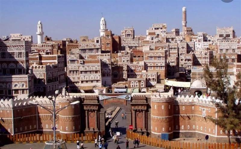 مسؤول سابق في الحكومة الشرعية يكشف عن تعرض منزله لـ"هجوم كاسح" في صنعاء