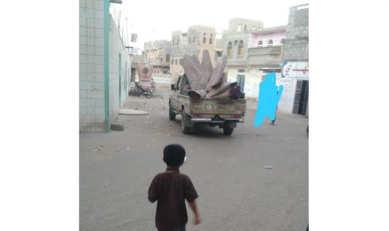 مليشيات الحوثي تنهب اثاث ومحتويات أحد مساجد بيحان (صورة)