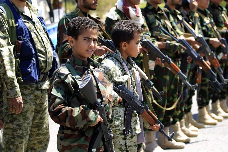 حقوق الإنسان: مليشيات الحوثي جندت أكثر من 9 آلاف طفل وزجت بهم في المعارك