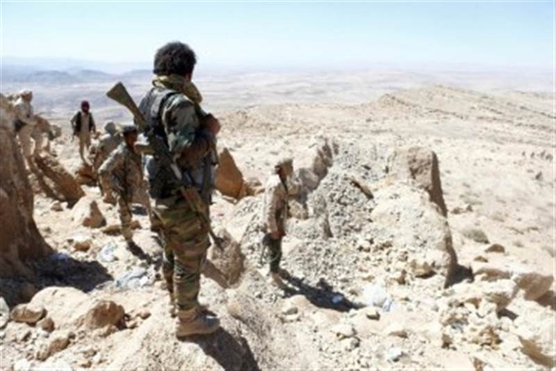 قوات الجيش تسيطر على جبل استراتيجي غربي تعز وتسقط طائرة مفخخة في الجوف