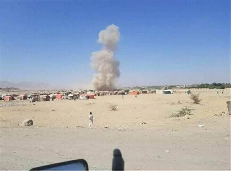 بعد تكبدها خسائر فادحة.. مليشيات الحوثي تستهدف أحياء ومخيمات مأرب بالصواريخ الباليستية