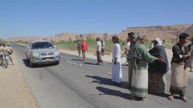 حضرموت.. نقاط تابعة للانتقالي تمنع مرور الناقلات منذ الأربعاء