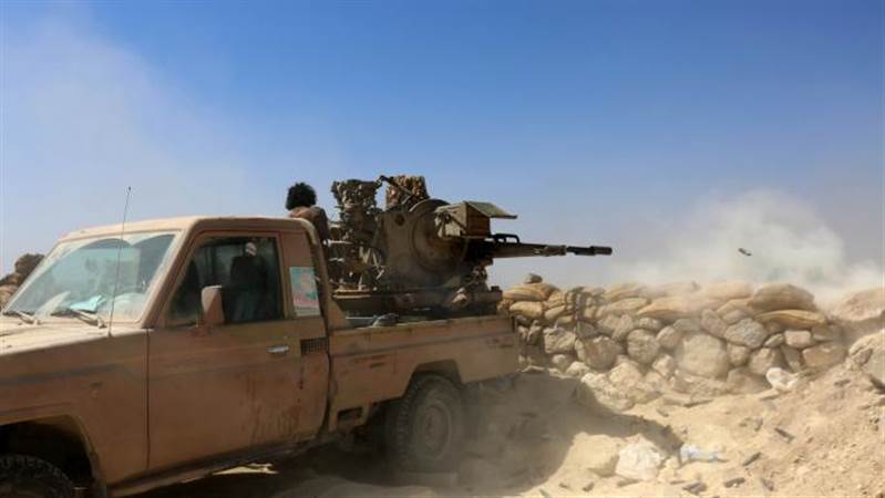 مأرب.. 8 ساعات من المعارك الطاحنة غرب المحافظة ومصرع عشرات الحوثين وأسر أخرين