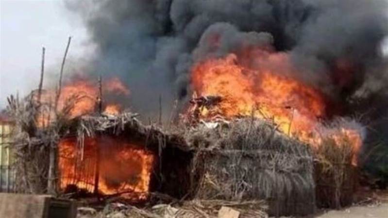 Yemen’de İran destekli Husiler  çok sayıda evi ateşe verdi