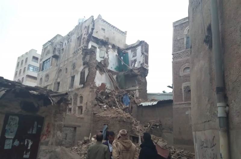 التحذير من 3 اخطار تهدد المدينة.. انهيار منزلين اثريين في مدينة صنعاء القديمة