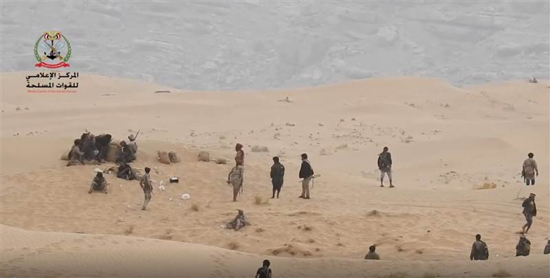 بالتزامن مع استمرار المعارك.. الجيش يقتحم مواقع للحوثيين جنوب مأرب (فيديو)