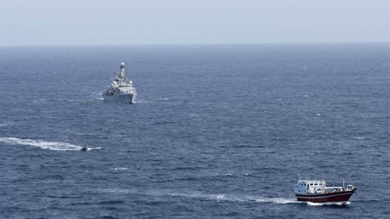 تزامنا مع احتجاز البحرية الامريكية سفينة تحمل متفجرات.. البحرية البريطانية تضبط شحنة مخدرات في بحر عمان بـ20 مليون دولار