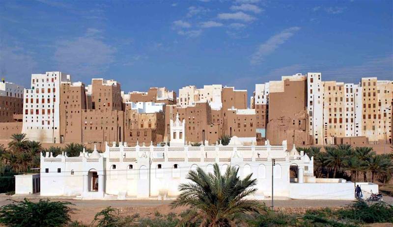 مقتل وجرح عدد من الجنود باشتباكات مع عصابة مسلحة بحضرموت
