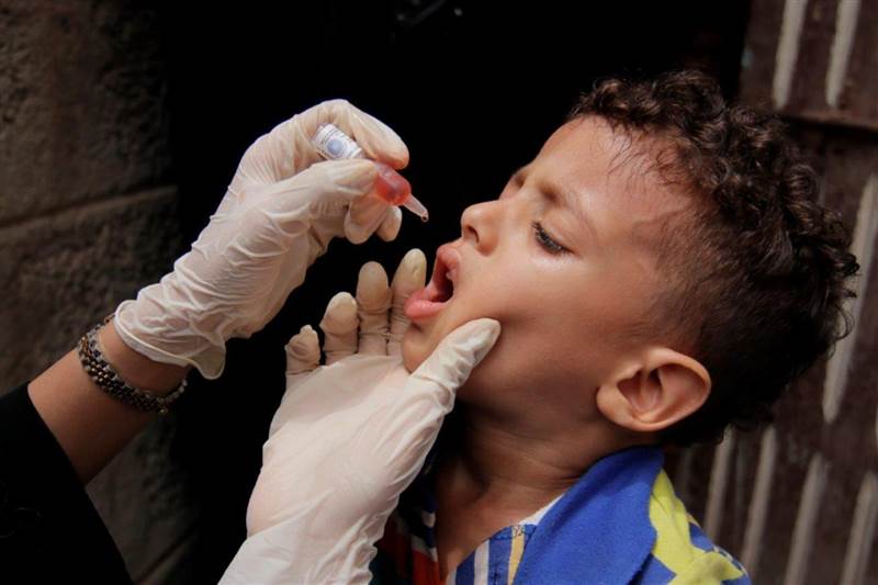 تحذير عالمي من انتشار فاشيتين مزدوجتين لفيروس شلل الأطفال بمناطق سيطرة الحوثيين