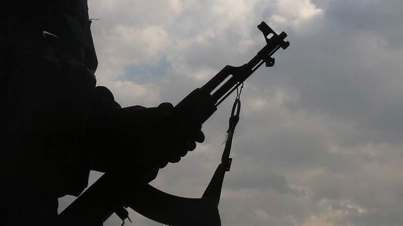 مسلحون مجهولون يصيبون مواطنا في زنجبار بطلق ناري