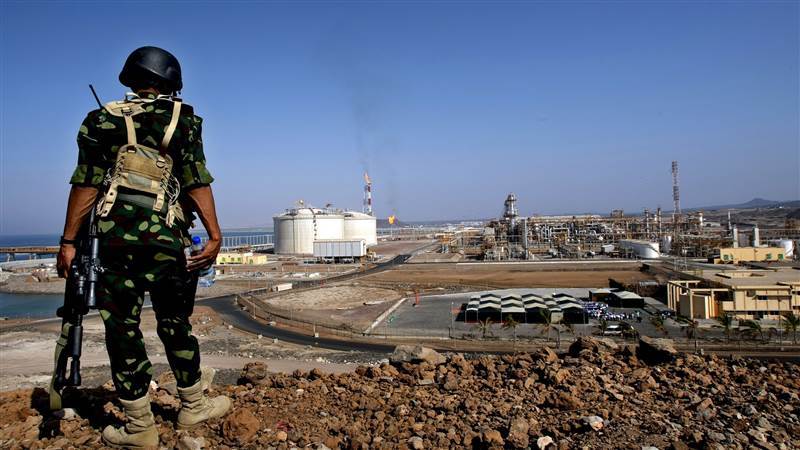 ‏مسؤول يمني سابق يكشف عن مفاوضات لإعادة تصدير الغاز اليمني
