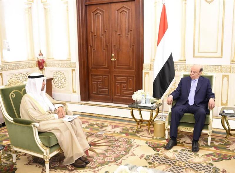 Hadi, KİK Genel Sekreteri ile Husilerin saldırılarını görüştü