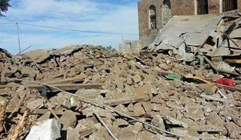 بسبب امتناعه عن الذهاب الى المركز الأمني.. مليشيات الحوثي تفجر منزل مواطن في عمران