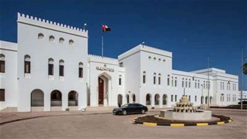 سلطنة عمان: سهلنا الإفراج عن 14 أجنبيًا كانوا محتجزين بصنعاء