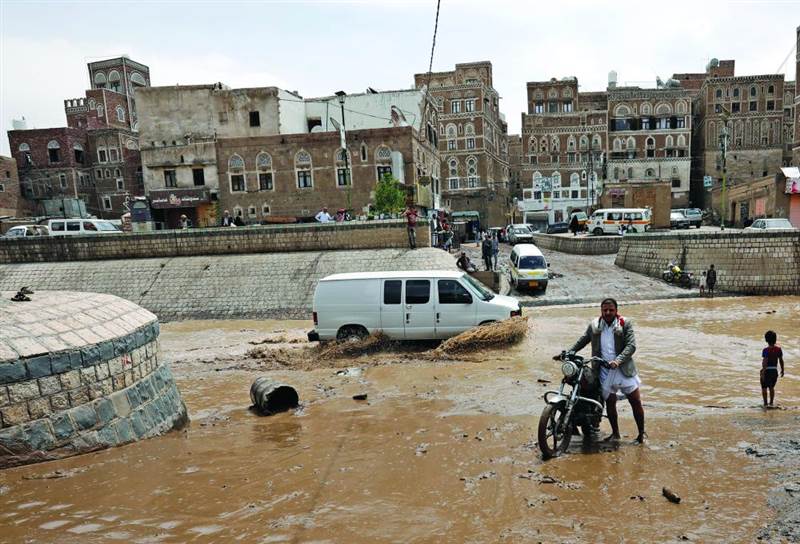 وفاة أربعة أشخاص وإصابة آخر جراء سيول الأمطار في صنعاء وحجة